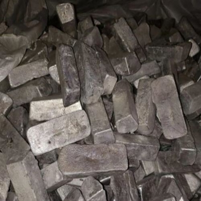 สีเงินสดใส Mg Ingot 99.98% สำหรับชิ้นส่วนเครื่องบิน